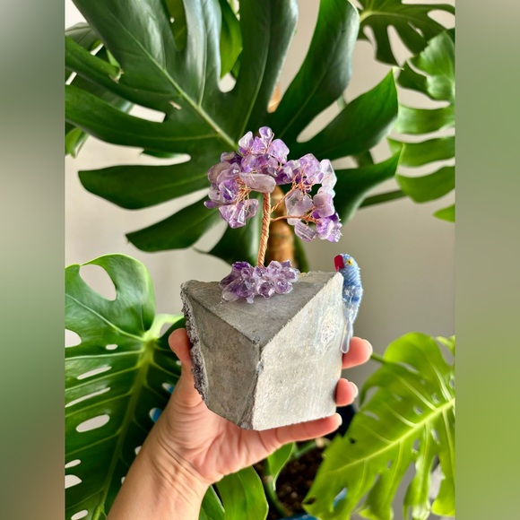 Parrot Carving on Amthyst - Picture 5 of 6